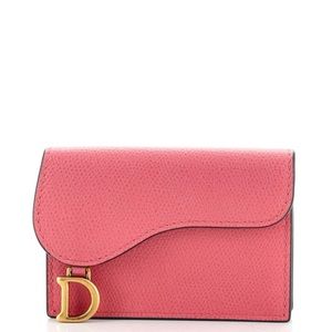 SADDLE FLAP CARD HOLDER
Pink Grained Calfskin